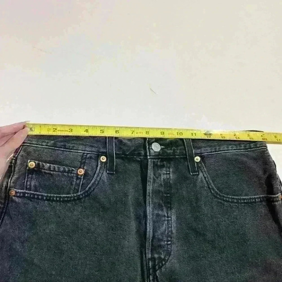 Levi's Black Frayed Hem Button Fly 501 Shorts Womens Size 32 - Picture 4 of 13